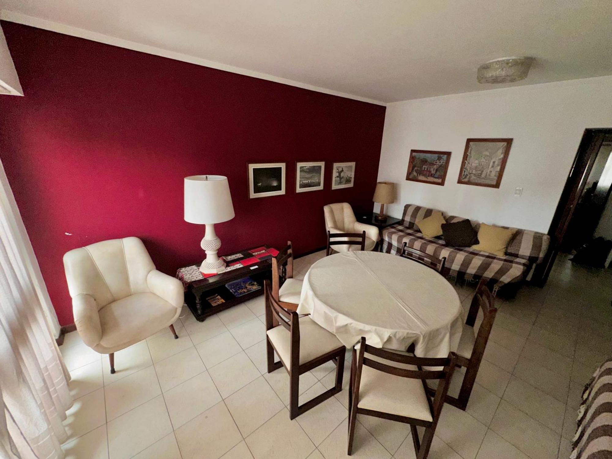 Edificio Motril: Spacious 4-person Near Aldrey Shopping Apartment